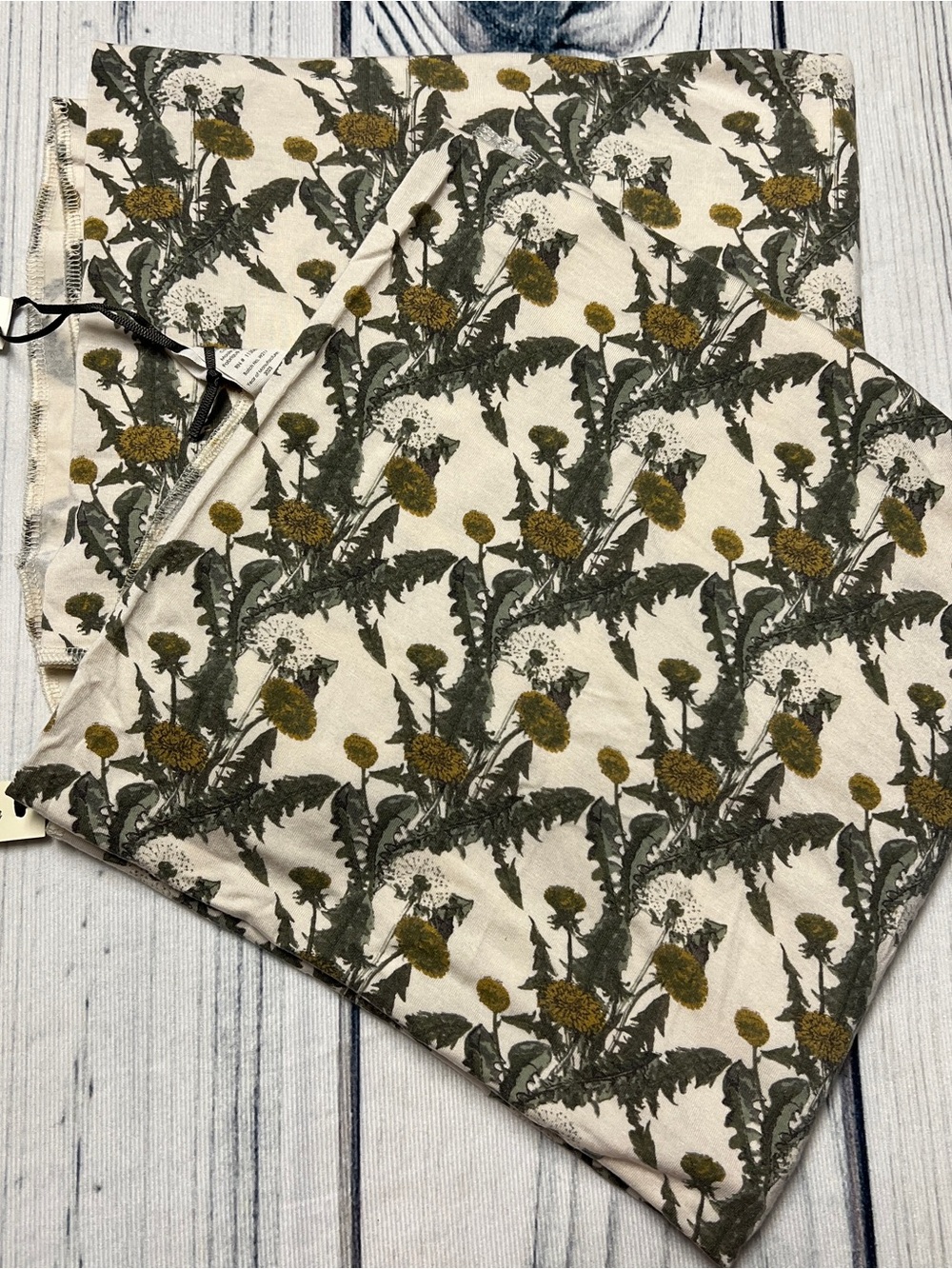 NWT Kate Quinn Single Layer Blanket Dandelion